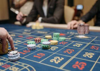 Is it Better to Bet Big or Small on Pokies?