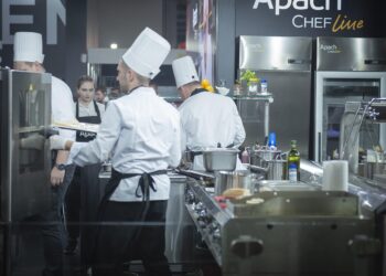 Smart Kitchens, Smart Finance: Integrating Food-Warming Equipment in Restaurant Tech