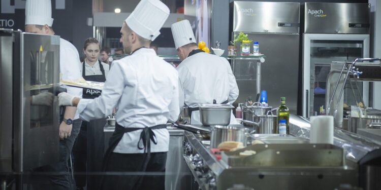 Smart Kitchens, Smart Finance: Integrating Food-Warming Equipment in Restaurant Tech