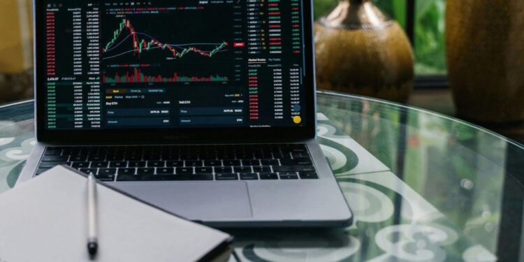 Why More People Are Turning to Investing Instead of Saving