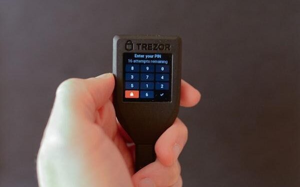 Alternative Investment Strategies: Cryptocurrency and Precious Metals for Portfolio Diversification