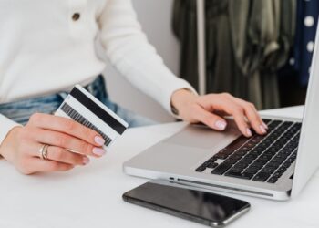 ACH vs. Direct Deposit: A Practical Guide for Modern Banking