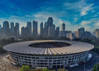 Who Finances the Stadiums of the Future? An Analysis of Public and Private Capital