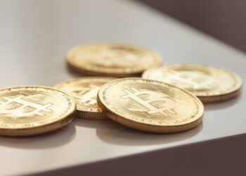 Bridging Traditional Finance and Crypto: The Architecture of Hybrid Trading Platforms