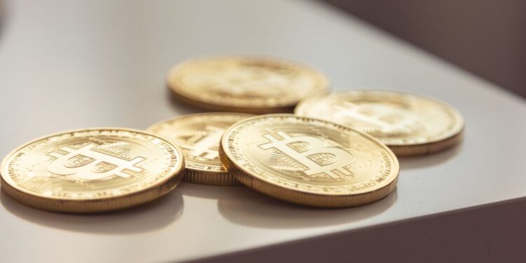 Bridging Traditional Finance and Crypto: The Architecture of Hybrid Trading Platforms