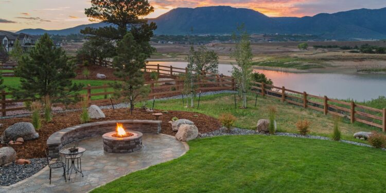 Why You Need to Balance Greenery and Hardscape for Functionality