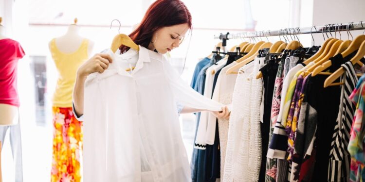 Best 5 Custom Clothing Manufacturers for Startups in 2026
