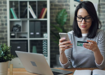 Why Financial Literacy Helps Consumers Choose a Credit Card